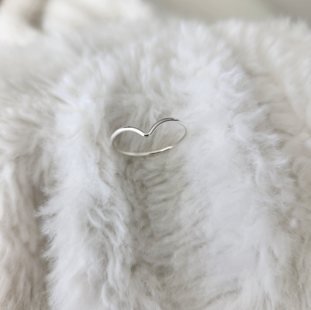 Sterling silver v ring
